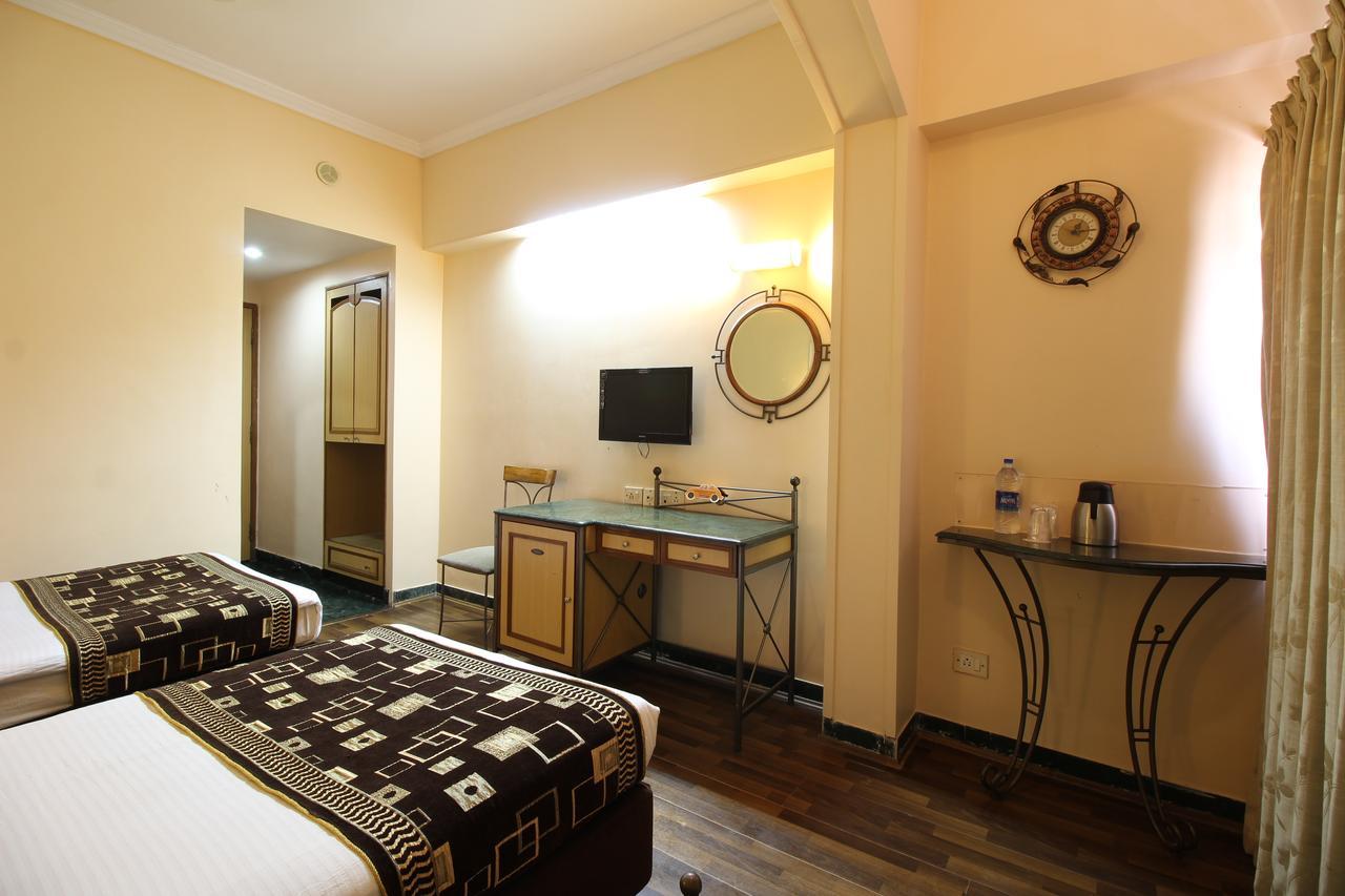 Hotel Gurukripa Daman Exteriér fotografie