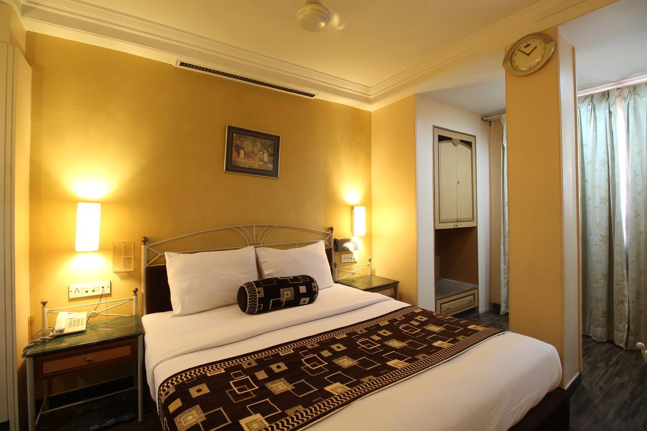 Hotel Gurukripa Daman Exteriér fotografie