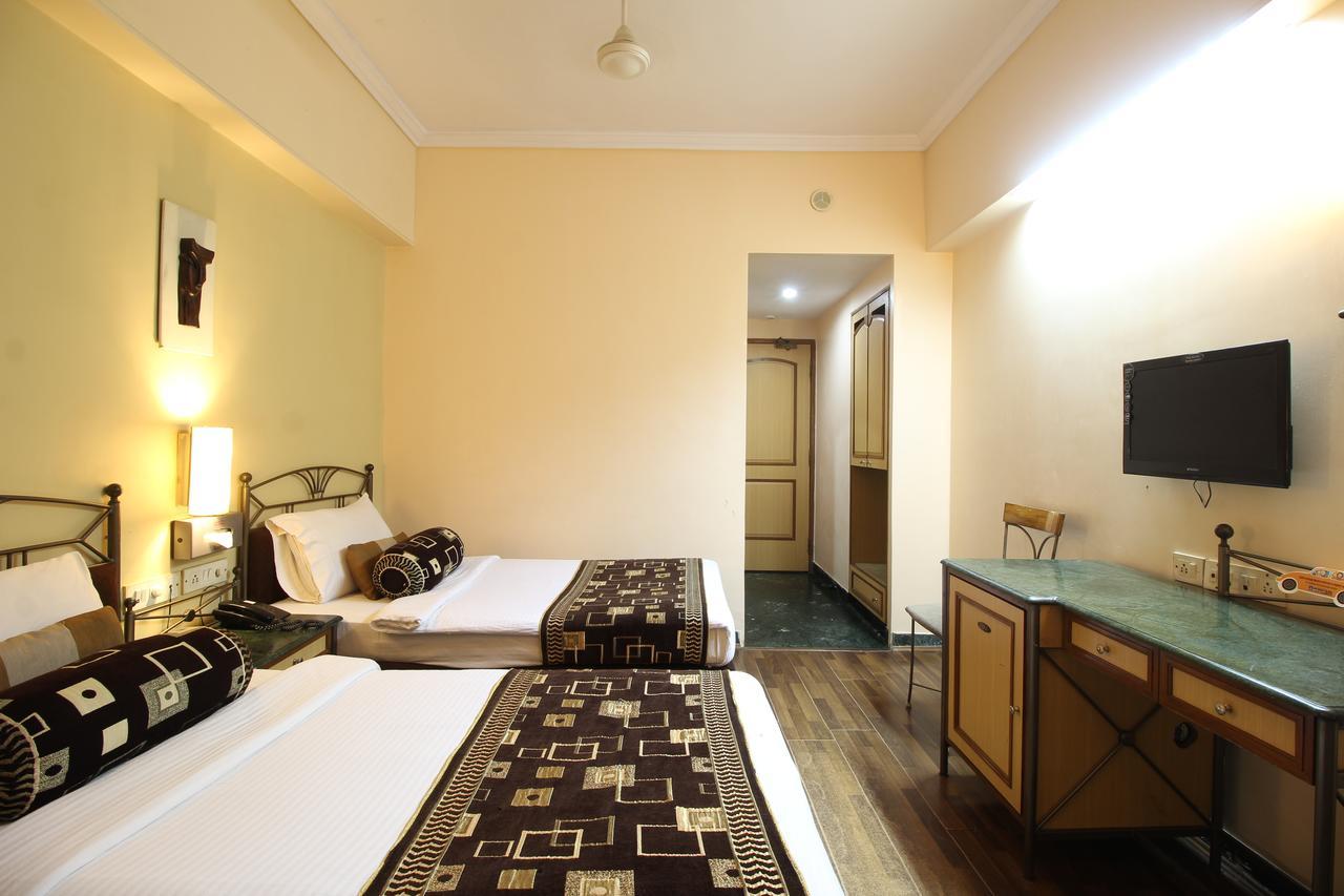 Hotel Gurukripa Daman Exteriér fotografie