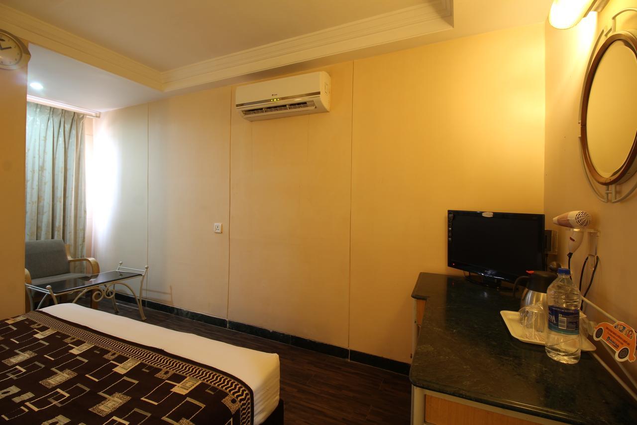Hotel Gurukripa Daman Exteriér fotografie