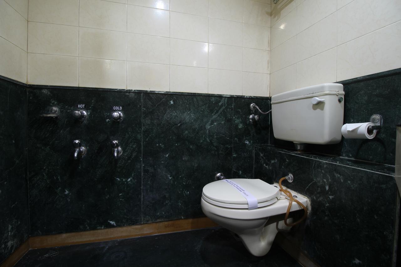 Hotel Gurukripa Daman Exteriér fotografie