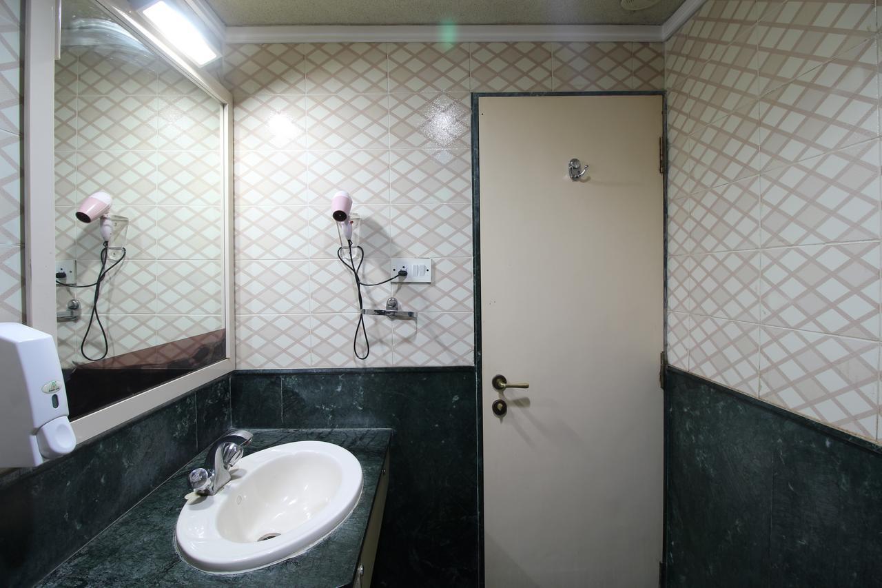 Hotel Gurukripa Daman Exteriér fotografie
