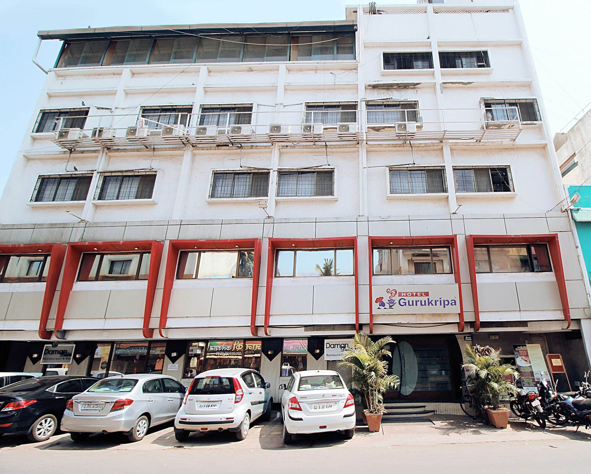 Hotel Gurukripa Daman Exteriér fotografie