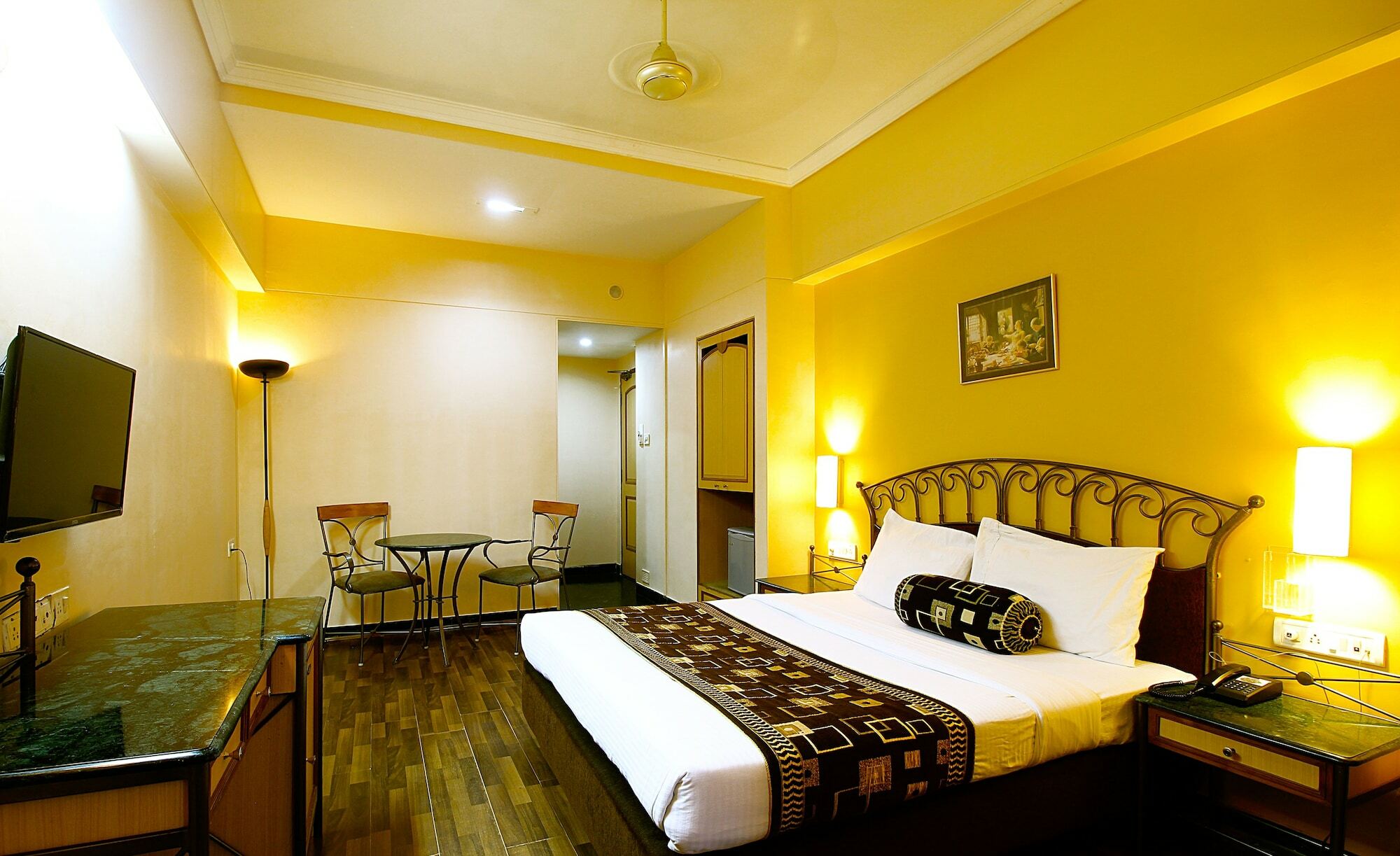 Hotel Gurukripa Daman Exteriér fotografie